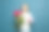 小女孩带着粉红色的玫瑰花和礼盒。3月卡片或母亲节的概念图片下载