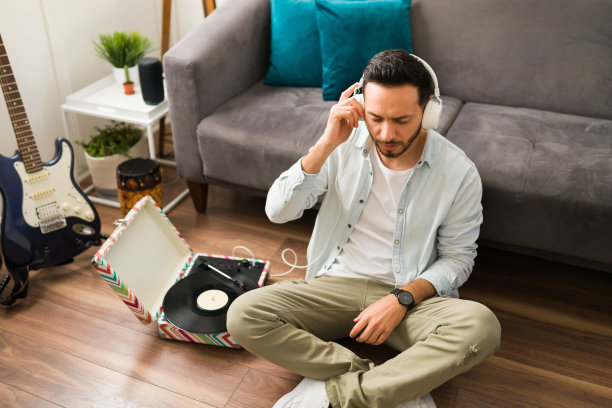 享受音乐的艺术家图片下载