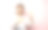 乐观、诚实而可爱的亚洲女孩发誓，发誓说真话，把手放在胸前，举起一只手臂作承诺，表示忠诚和只说真话，站在粉红色的背景。图片下载