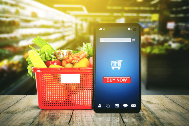 超市附近的手机显示“立即购买”按钮图片下载