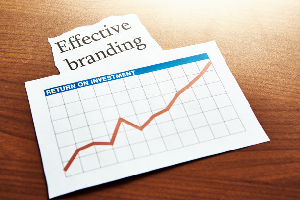 品牌回报!上升的图表，剪报标题说“有效的品牌”图片下载