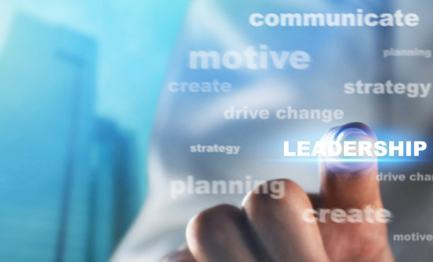 领导的概念。领导字云与商人触摸领导字互动数码显示图片下载