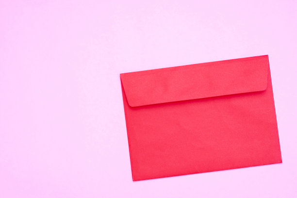 粉红色背景的红色信封图片下载