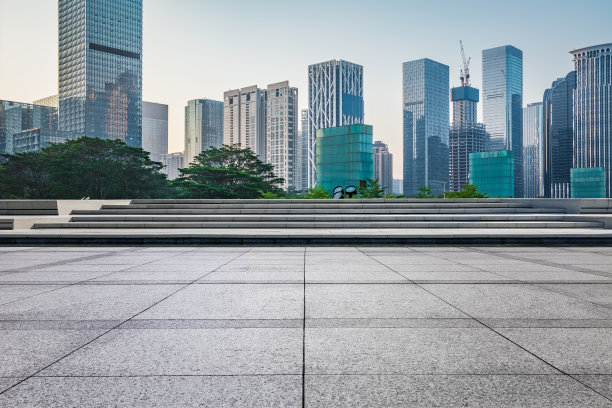 空地板和城市天际线与建筑在深圳图片下载