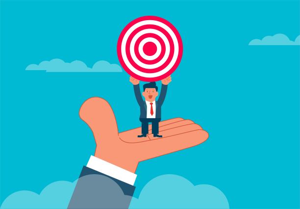 救命，一只大手支撑着小商人站在掌心上瞄准目标图片下载