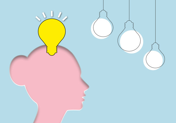 黄色灯泡与女人的脸在软蓝色背景，想法灵感的商业金融概念。图片下载