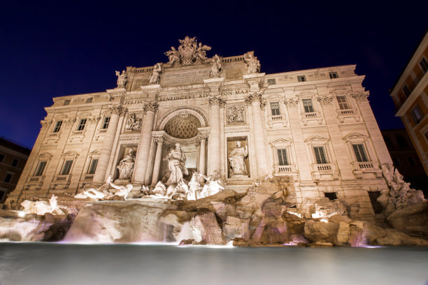 晚上的特莱维喷泉图片下载