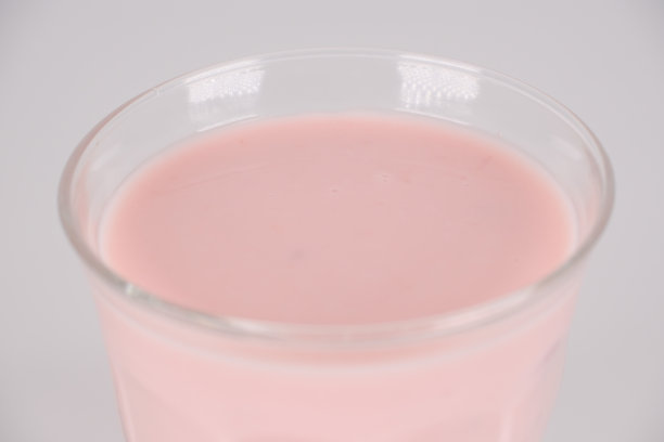 草莓牛奶饮料，特写照片图片下载