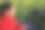 农村妇女在户外使用笔记本电脑图片下载