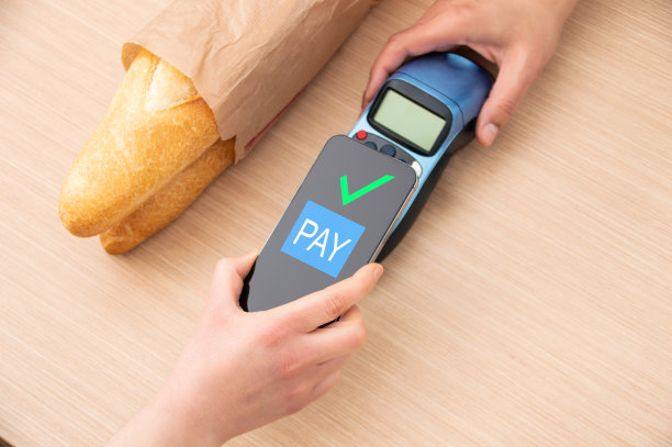 用智能手机付面包钱图片下载