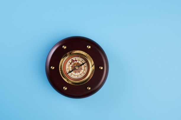 指南针在绿色背景，正上方图片下载