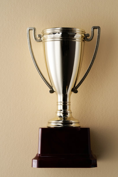 金色奖杯的特写镜头图片下载