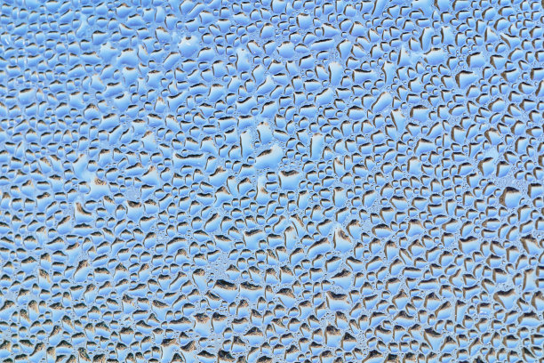 玻璃板上有很多水滴图片下载