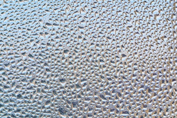 玻璃板上有很多水滴图片下载