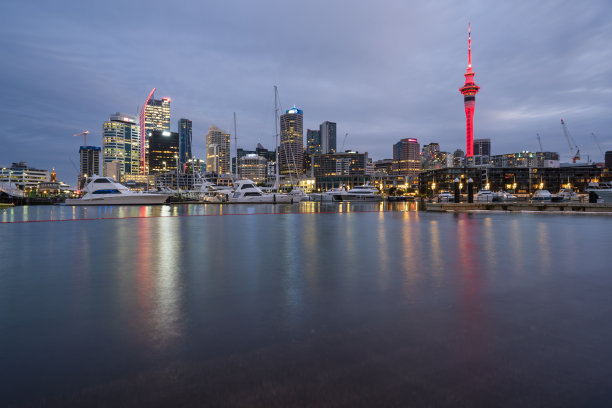 傍晚奥克兰的天际线。图片下载