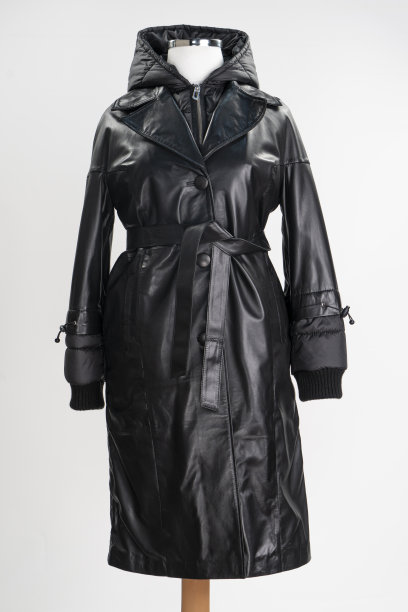 白色背景上的黑色斗篷。隔离。时尚的概念。图片下载