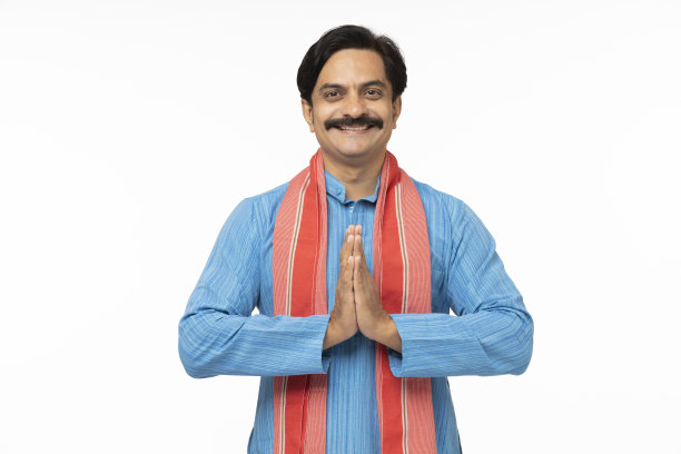 印度农民的肖像，站立白色背景，库存照片图片下载