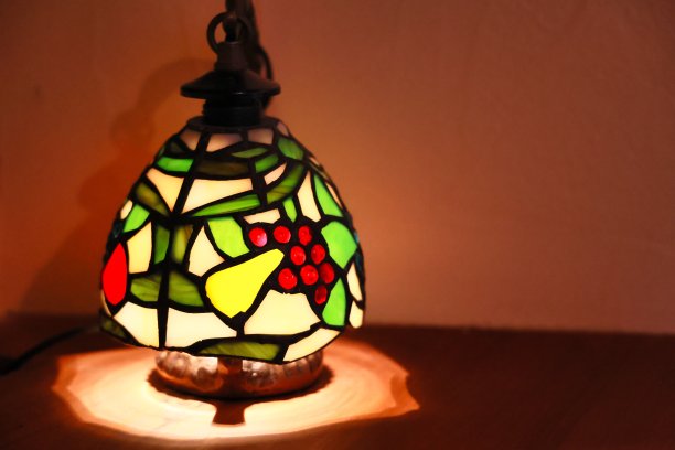 明亮多彩的彩色玻璃样的站灯图片下载