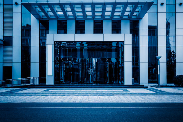 现代办公入口前空荡荡的人行道图片下载