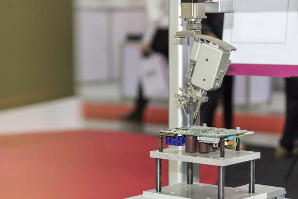 用于工业印刷和组装电路板(PCB)制造的自动点焊的机器人系统图片下载