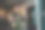一名男子年轻成年白人男性健美运动员，训练手臂二头肌，在健身房里的电缆机上，拿着酒吧，穿着衬衫，黑暗的照片真实的人复制空间侧视图图片下载