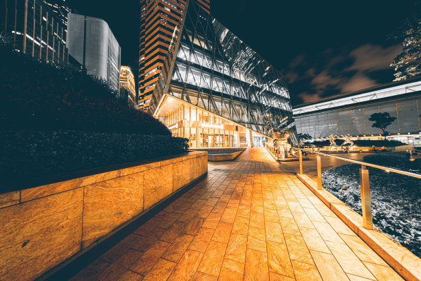 香港中环夜晚的广场图片下载