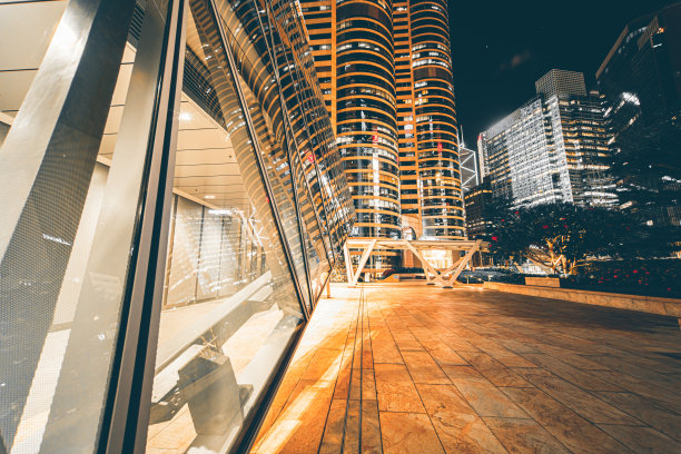 香港中环夜晚的广场图片下载