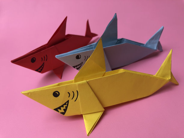 鲨鱼折纸工艺图片下载