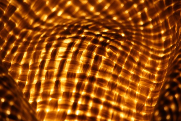 光线透过草帽的纹理图像图片下载