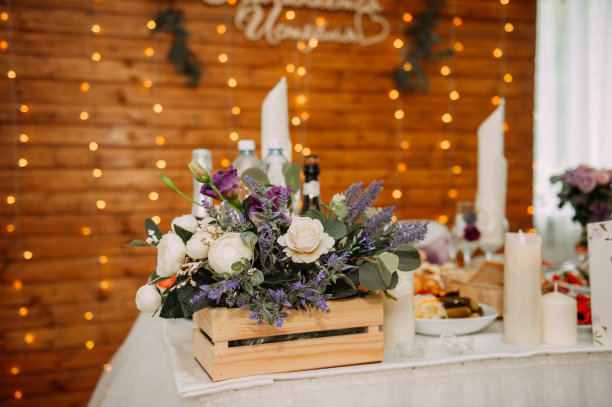 各种元素装饰的婚礼大厅3874。图片下载