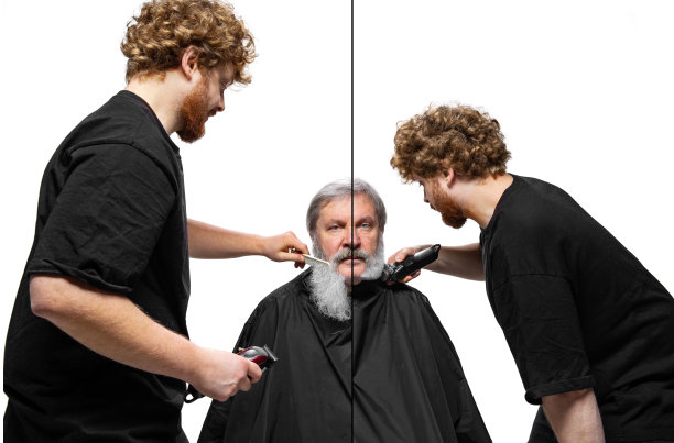 新形象。漫画拼贴画，年轻的红发男理发师为年长的男士剪有创意的发型。概念风格，时尚，美丽，变化和乐趣图片下载