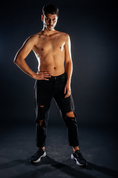 优雅的年轻人图片下载