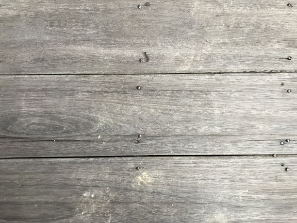 天然木材纹理。轻质天然木板由六根原木组成。所有的木板都有强烈清晰的木材纹理和一些包含结。木板又新又干净。木纹一种木纹图案，其特点是木纹水平排列均匀图片下载