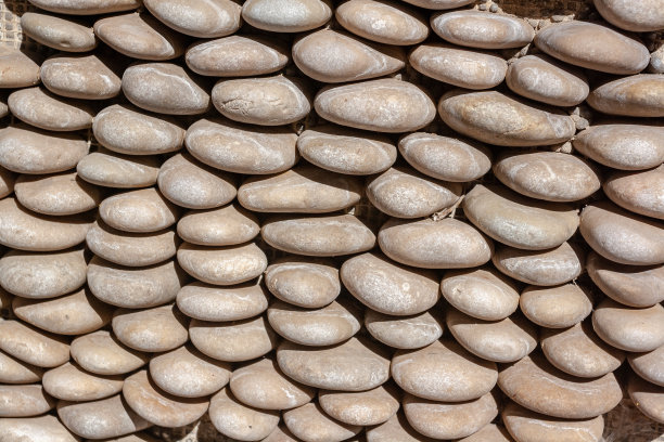 墙是用鹅卵石做成的特写。石头的背景。水平的照片。图片下载