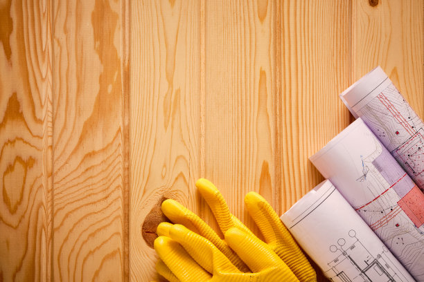 黄色的手套，木桌上的卷轴画图片下载