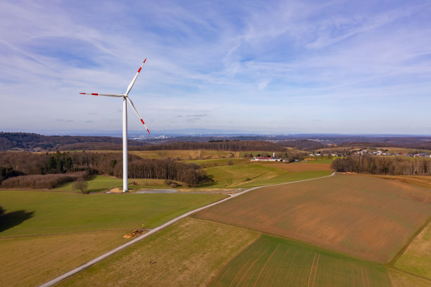 为德国能源转型项目(Energiewende)提供绿色电力的风力发电厂的无人机图片图片下载