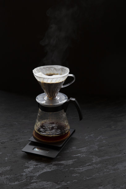 倒上咖啡图片下载