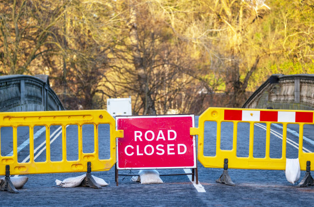 英国，伍斯特郡，比德利大桥在严重洪水和高水位期间关闭交通。图片下载