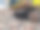 挖土机把墙上的一堆堆砖给毁了。旧建筑的破坏。图片下载