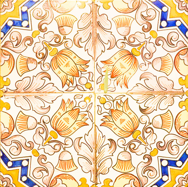 老房子立面传统瓷砖的细节。装饰瓷砖。瓦伦西亚传统瓷砖。花卉装饰。图片下载