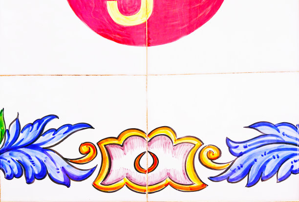 老房子立面传统瓷砖的细节。装饰瓷砖。瓦伦西亚传统瓷砖。花卉装饰。图片下载