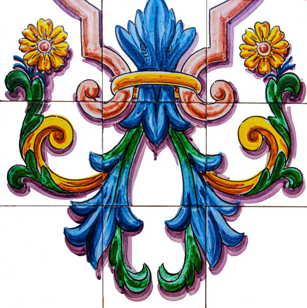 老房子立面传统瓷砖的细节。装饰瓷砖。瓦伦西亚传统瓷砖。花卉装饰。图片下载