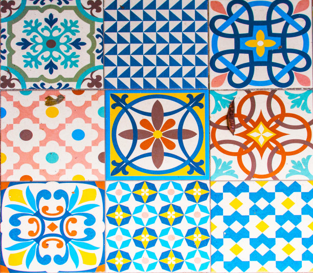 老房子立面传统瓷砖的细节。装饰瓷砖。瓦伦西亚传统瓷砖。花卉装饰。图片下载
