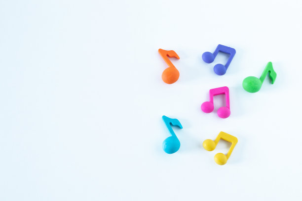 彩色的音乐音符形状孤立在白色背景上图片下载