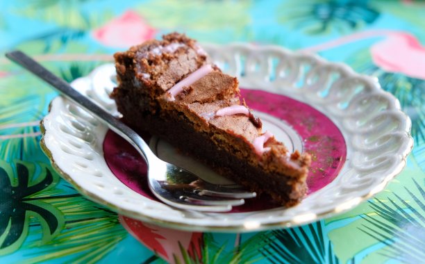 阿姆斯特丹桌上有个美味的生日蛋糕图片下载