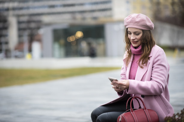 城市中的女人图片下载