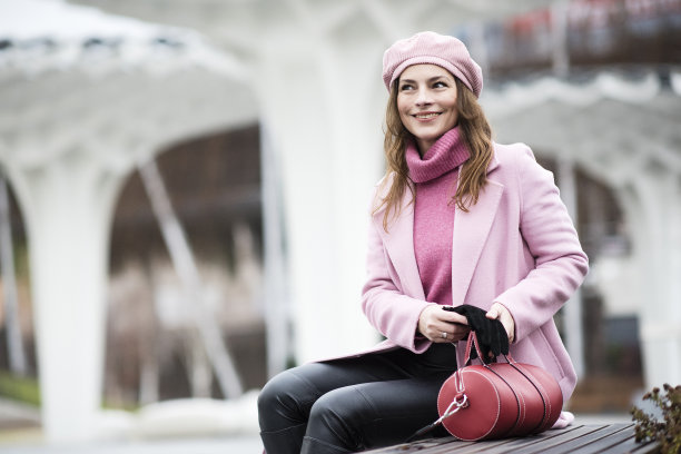 城市中的女人图片下载