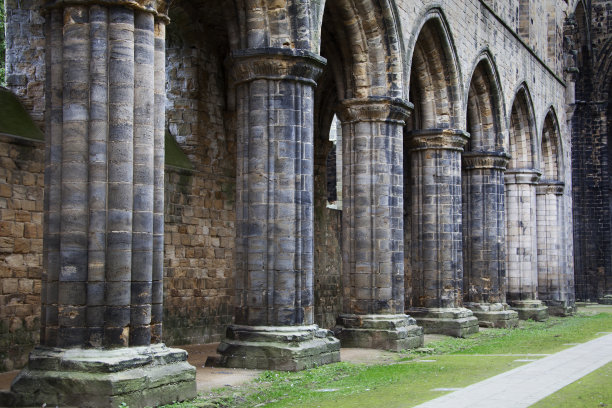 黑色哥特式回廊场景的角色扮演角色扮演图片下载