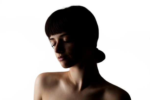 半剪影女孩肖像图片下载