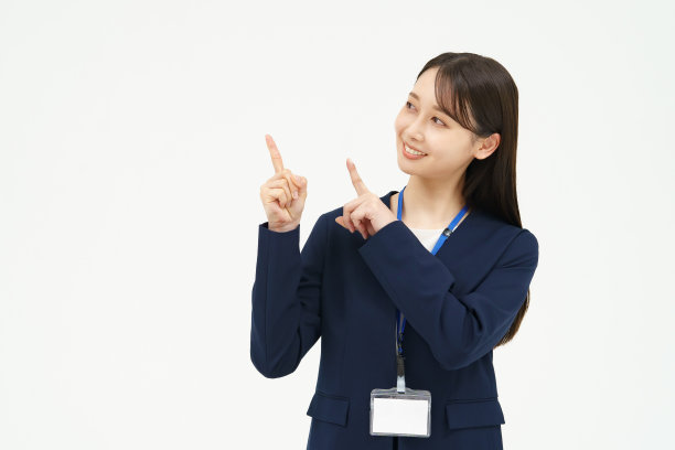 摆出指指点点姿势的女商人图片下载